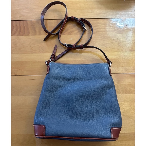 Dooney and Bourke Grey Pebble Crossbody Purse Handbag Gently Used - Picture 2 of 10